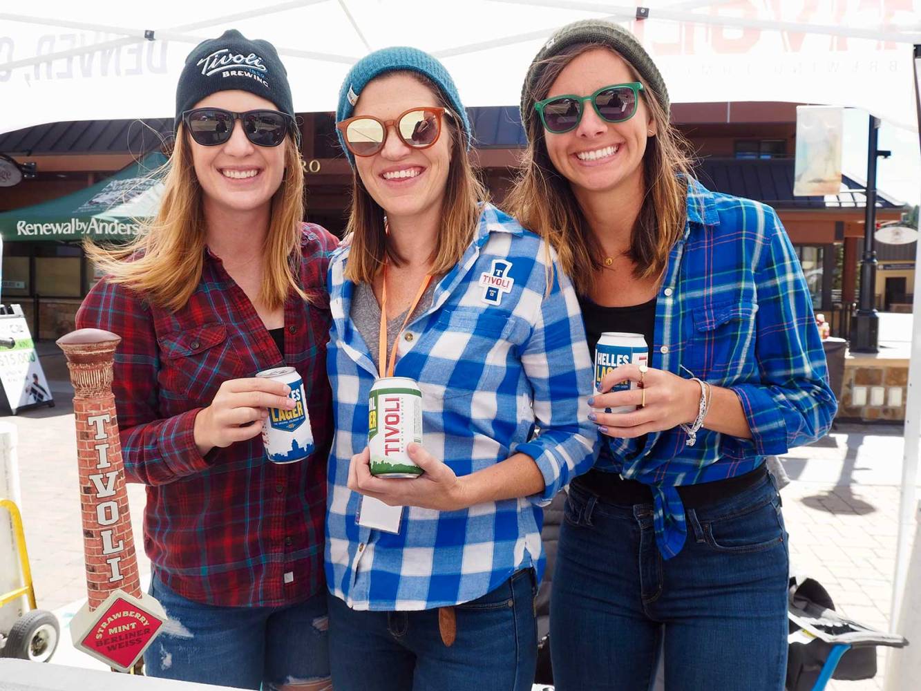 Strings Ciders Sours Ladies in tent